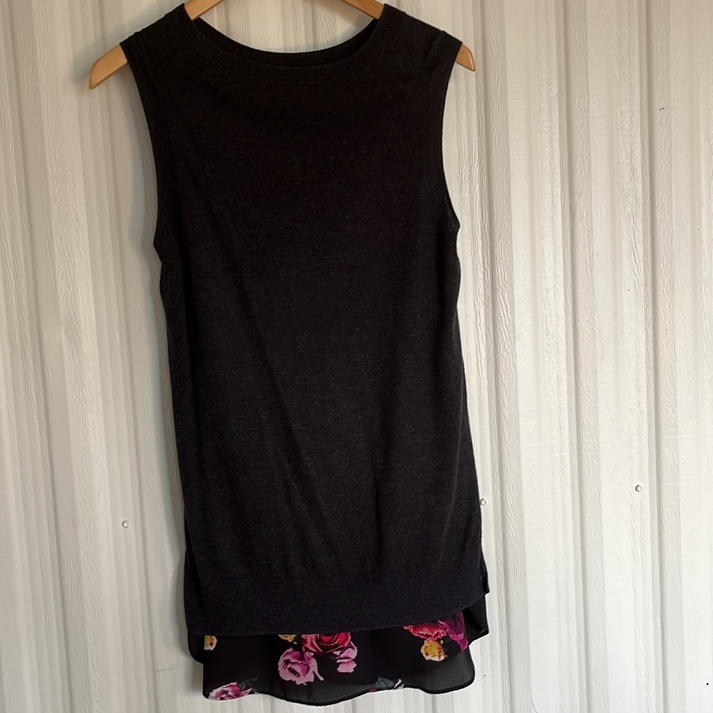 THAKOON Black SLEEVELESS Gray SWEATER Top with Black Floral Accents Womens M - Picture 2 of 5